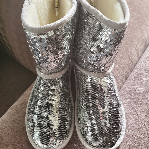 Boots - Picture 1 of 8